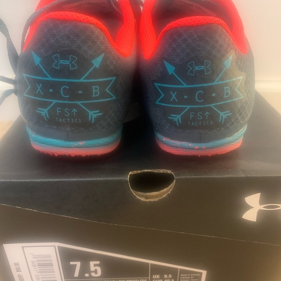 Under Armour Spikeless running shoes - Picture 3 of 5